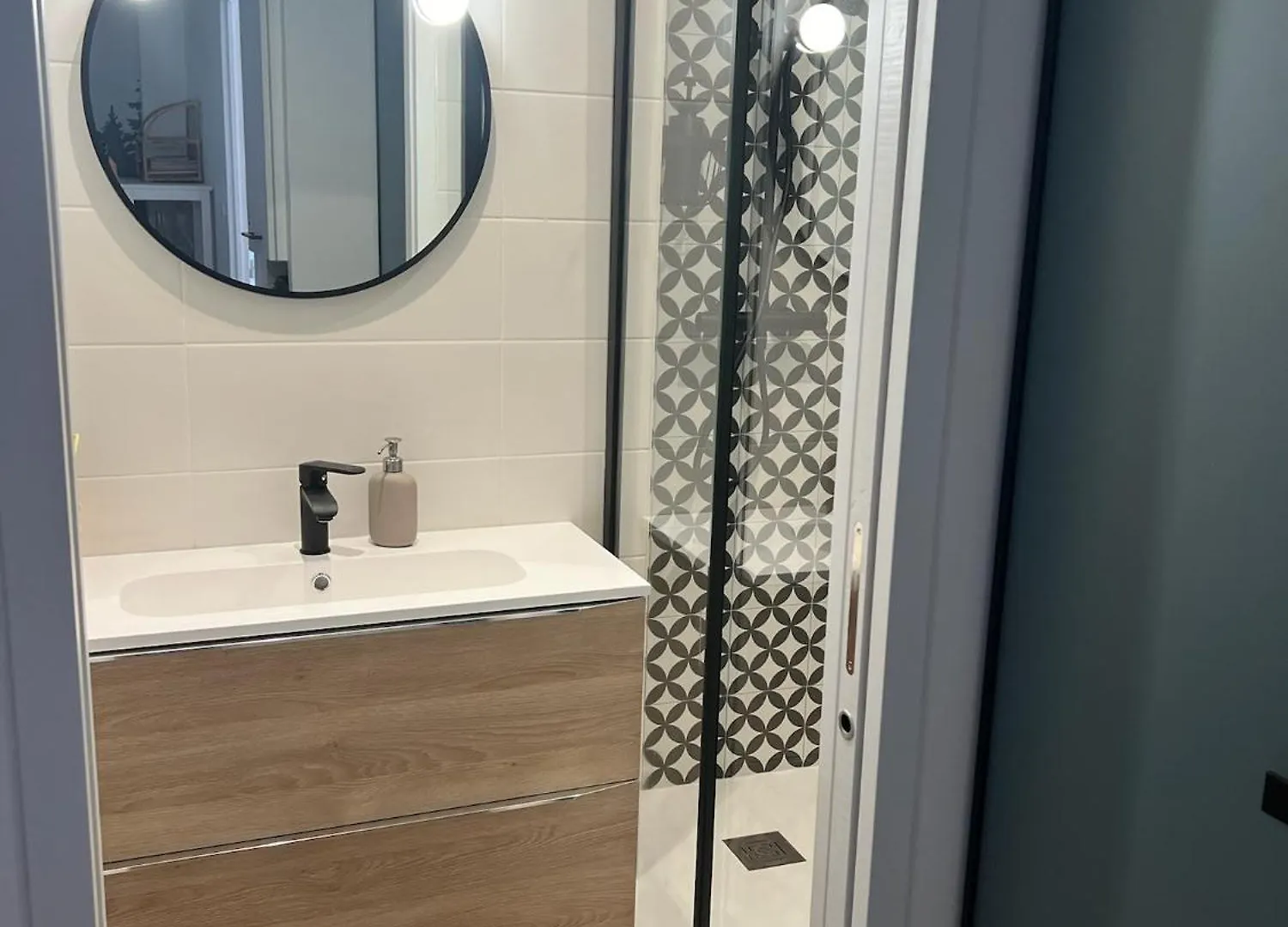 Appartement Sacaron24, T2 Bis, Centre Luchon, Wifi, Parking à Bagnères-de-Luchon